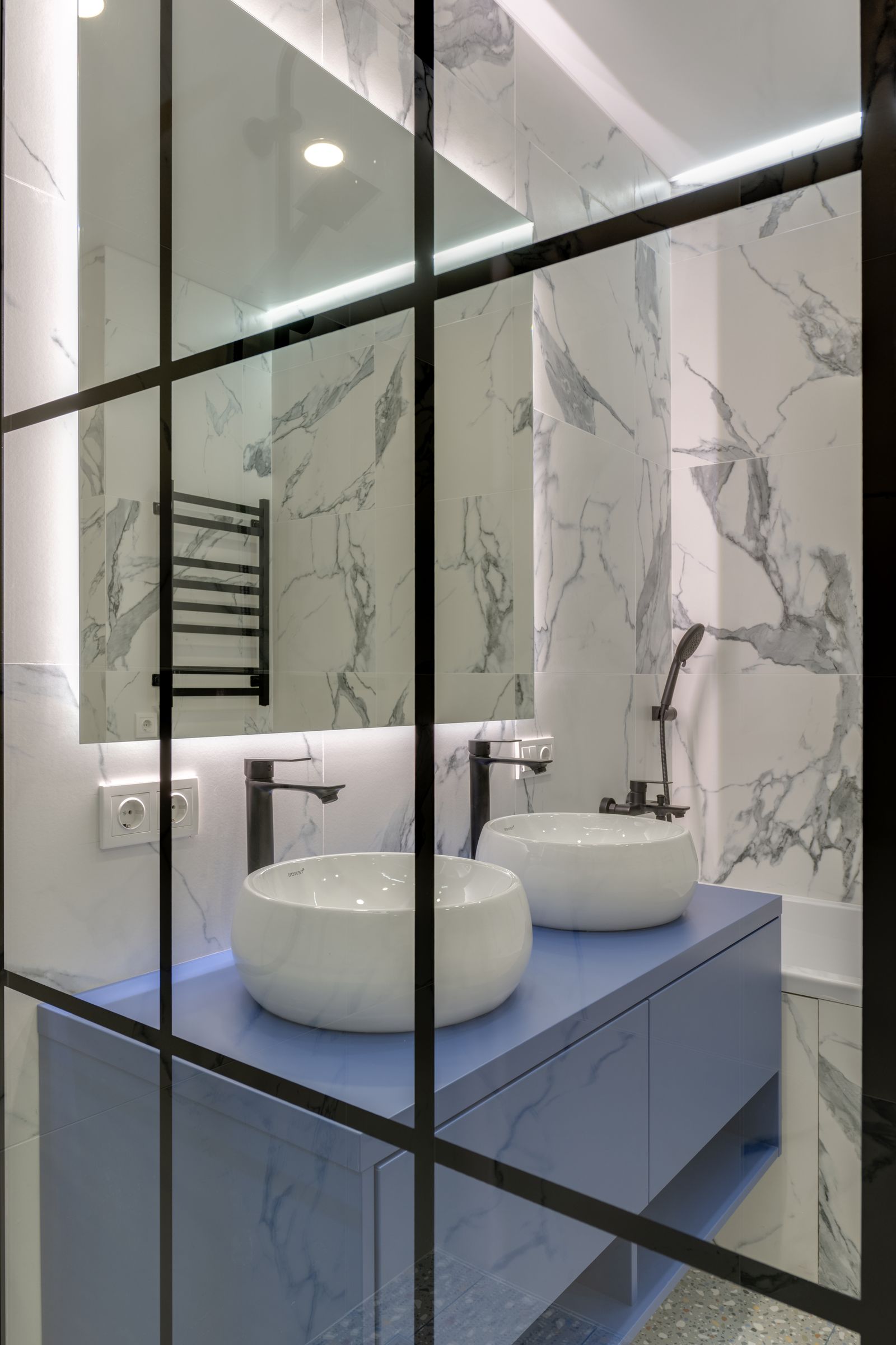 Spa bath with dual vanity