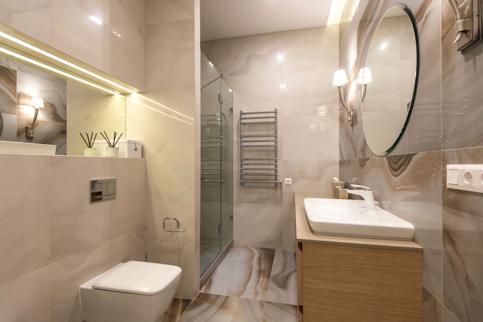Primary bath with marble and large mirror