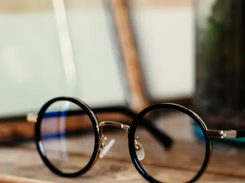 Moscot Dalton round eyeglasses in Black / Antique Gold