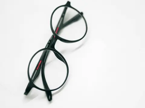 Clear Vision House Arlo round eyeglasses in Black / Red